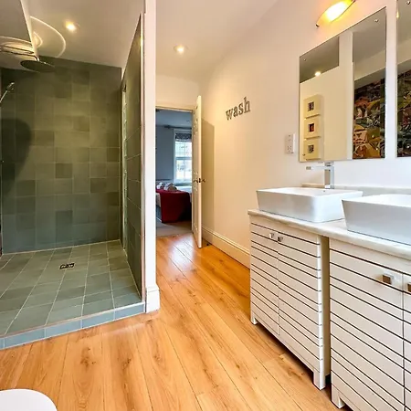 3 Bed In Hh084